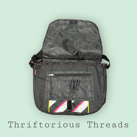 Hello Kitty I Love Hello Kitty Messenger Bag - Picture 3 of 5